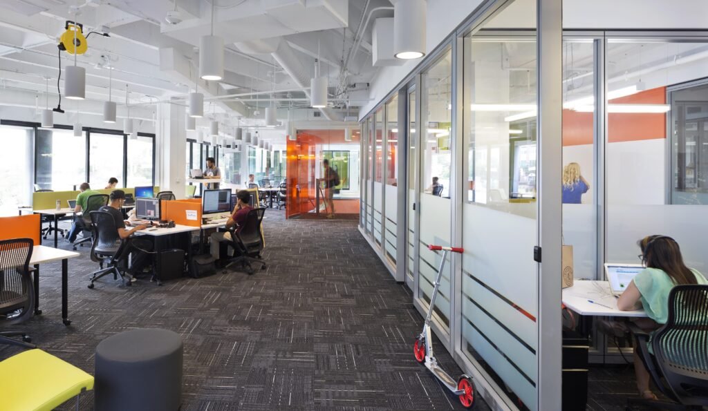 The Business of Co-Working Spaces: Why Shared Offices Are Growing Again